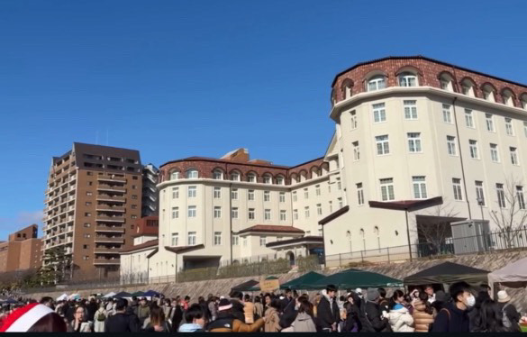 武庫川の河川敷にまたまたパンが大集合！「第２回TAKARAZUKAベーカリー＆カフェ　フェス」。