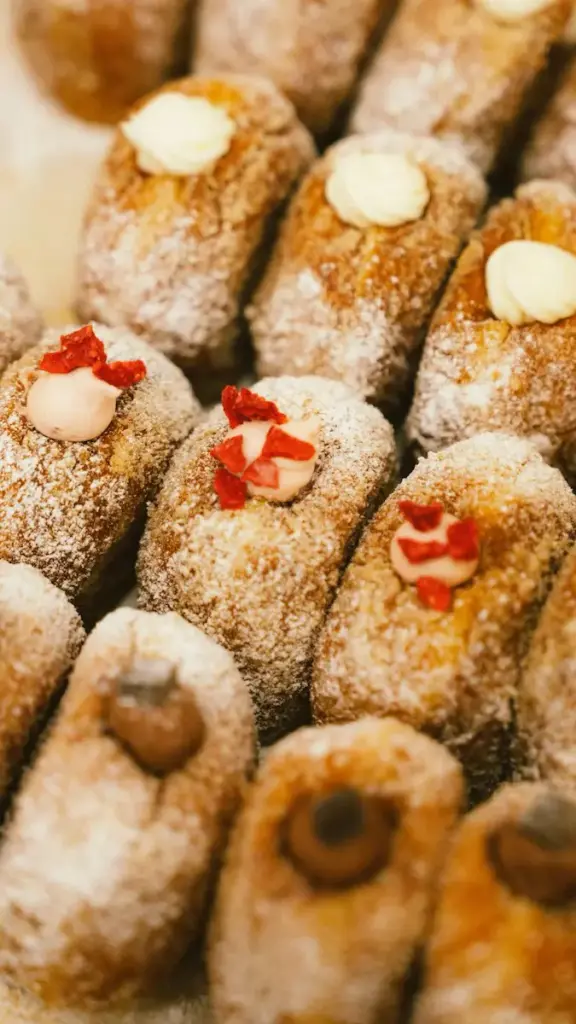 グランドオープンのCream D Kawanishi（並ぶドーナツ）