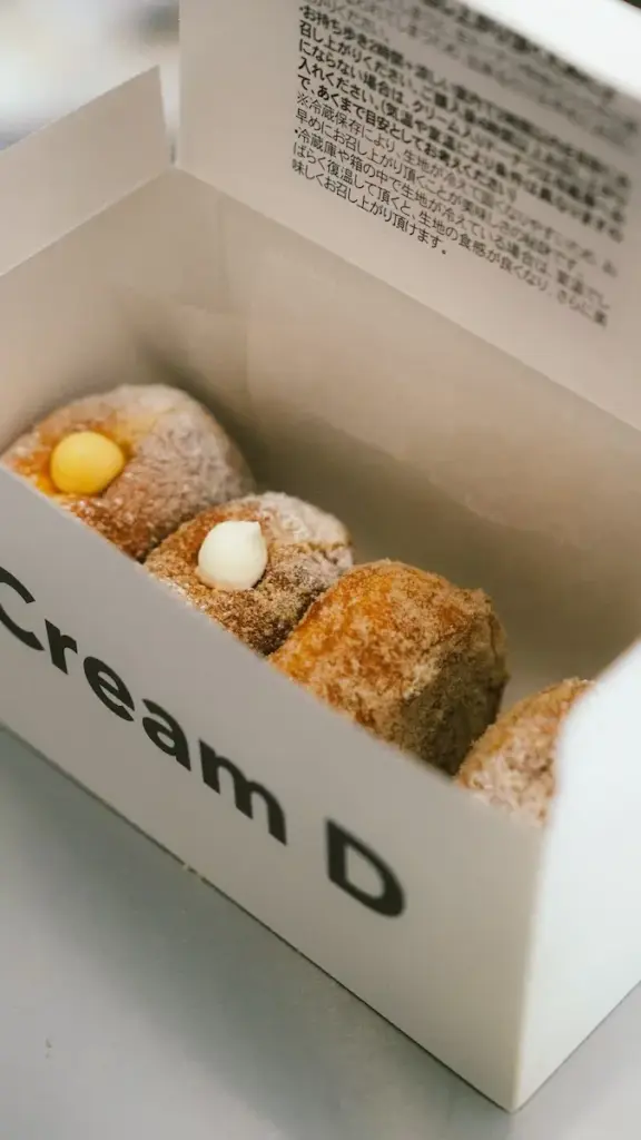 グランドオープンのCream D Kawanishi（箱入りのドーナツ）