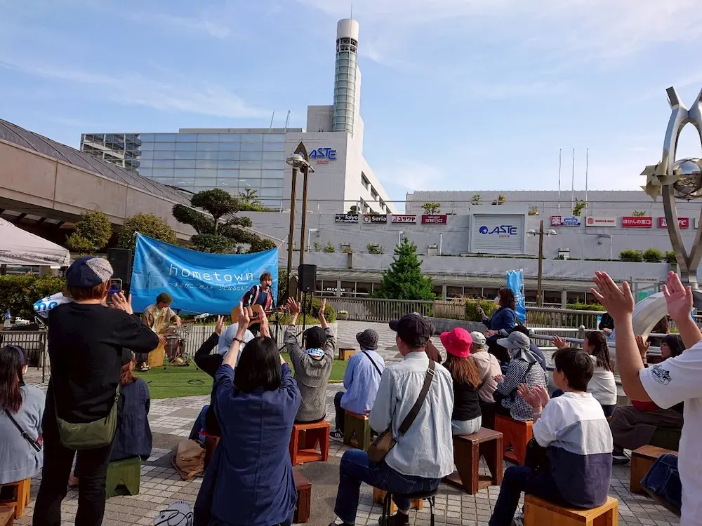 hometown Xmas LIVE 2025(キセラ川西せせらぎ公園)過去開催写真
