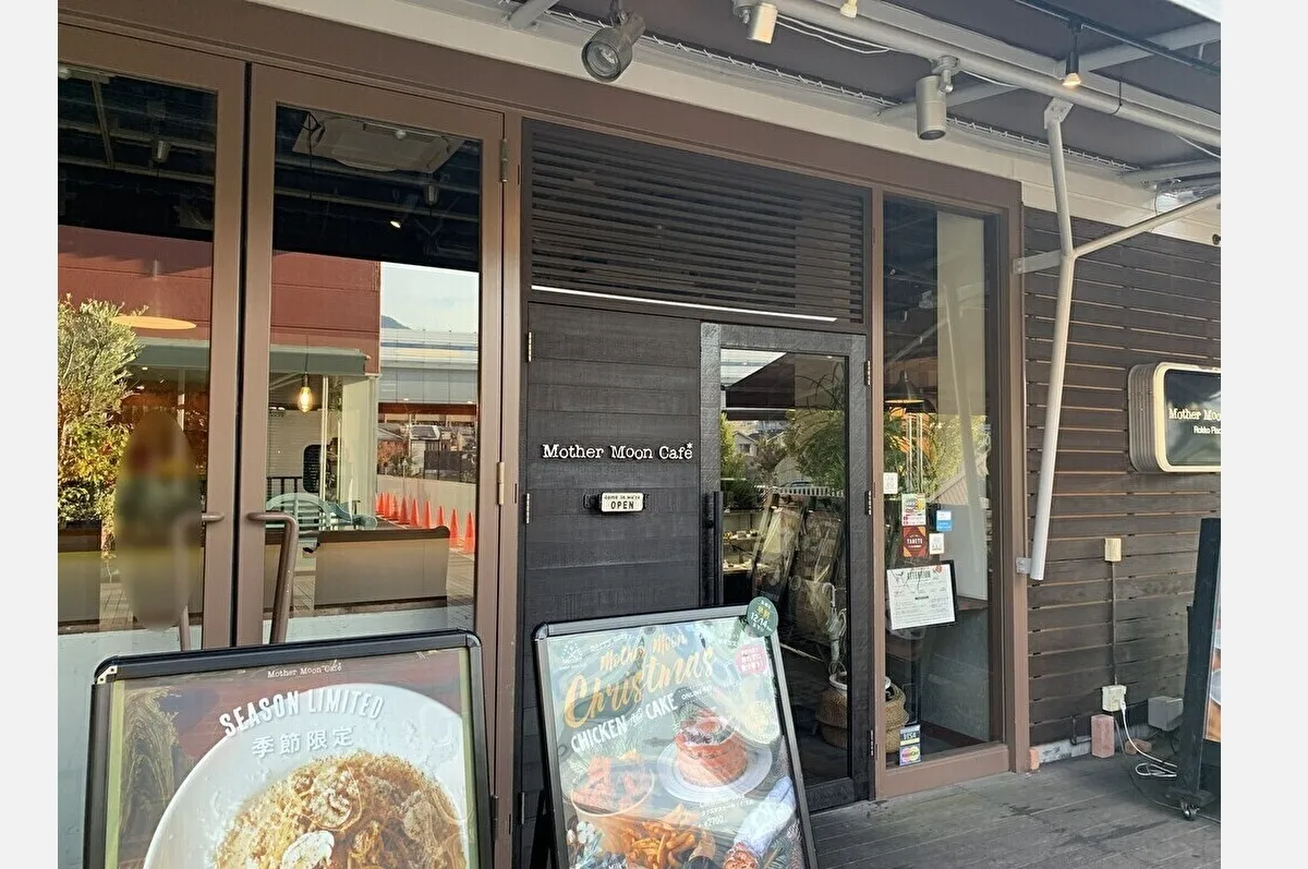 灘区新在家南町「サザンモール六甲B612」の「マザームーンカフェ六甲店」では秋色たっぷりの季節限定ケーキが絶賛展開中です！