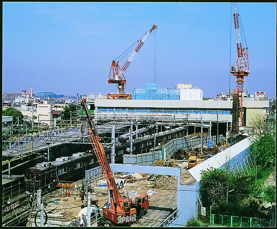 写真で見る関西のいま、むかし 第2回 西宮北口駅 高架 工事中