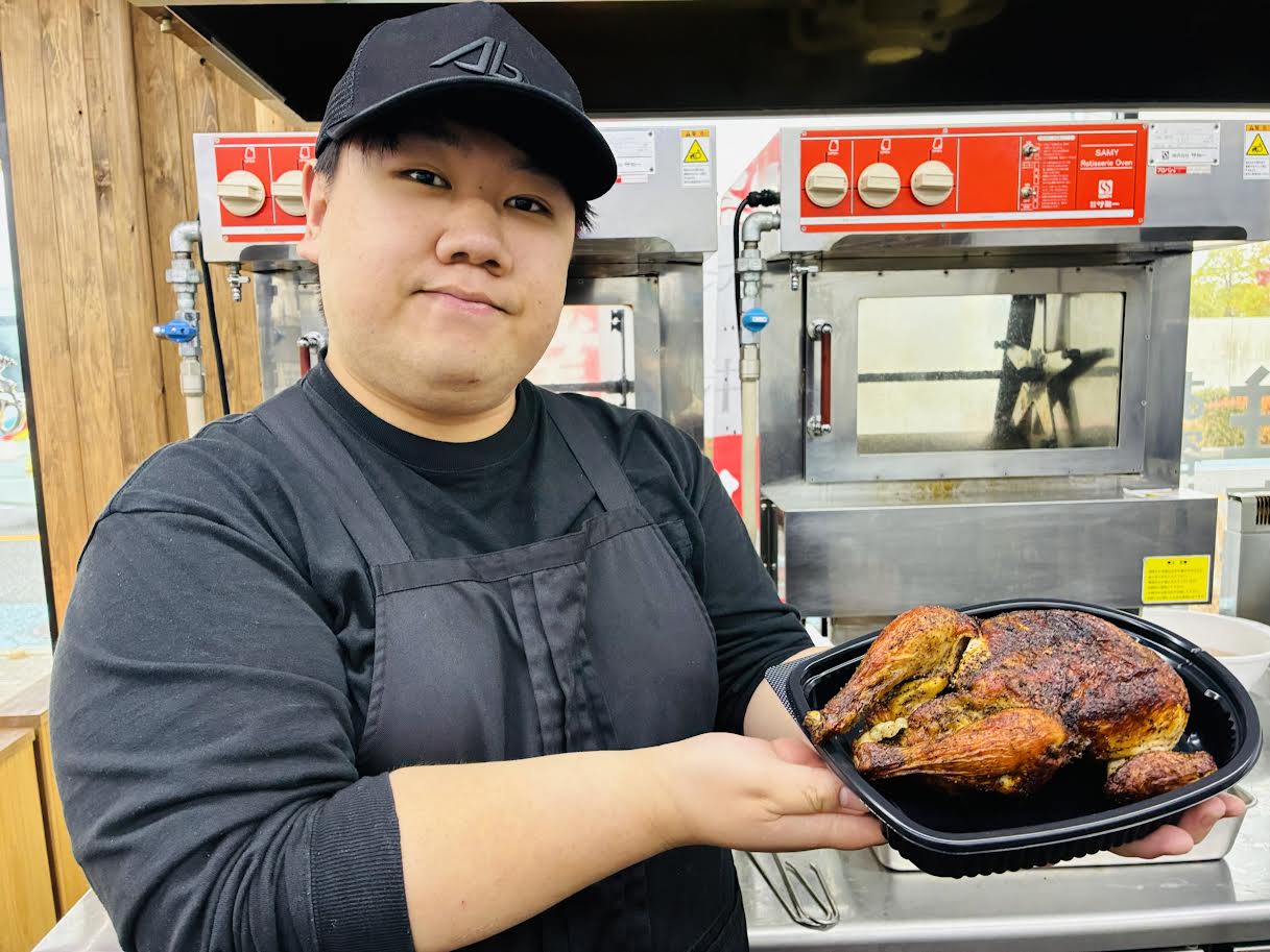 クリスマスには鳥周のローストチキンを。選ぶは丸焼き？半丸焼き？それとも骨なしモモ焼き？