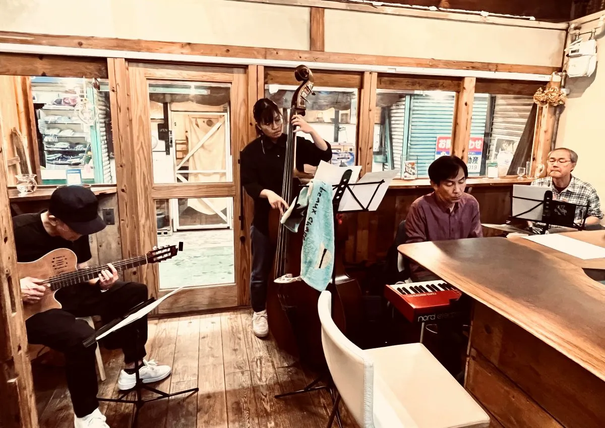 箕面桜井｜ジャズで彩る大人のクリスマスライブ（ランチ付き）｜心地よい音色に酔いしれて