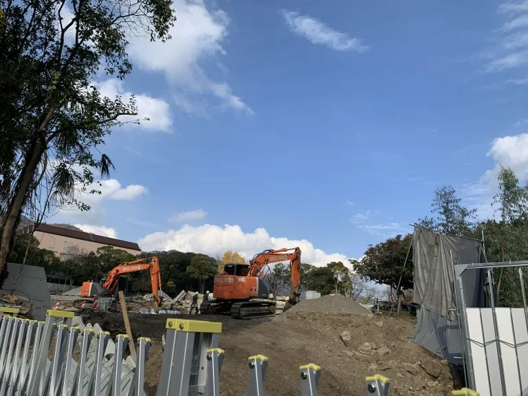 王子動物園サバンナゾーン　プール跡