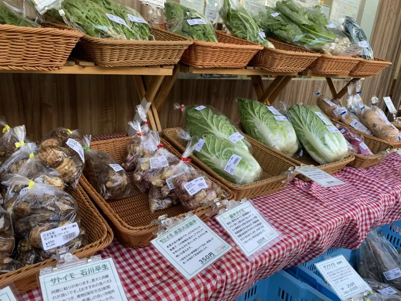 ろっこうおーがにっく市　店前