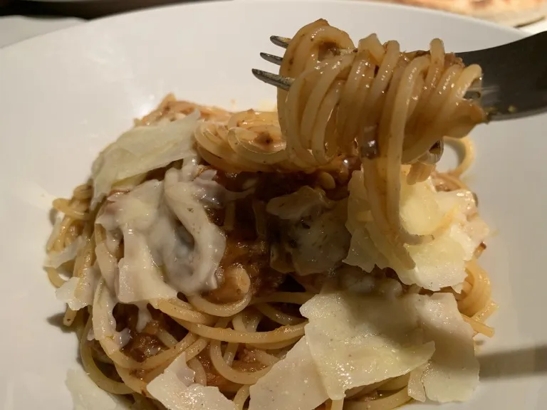 RYURYU六甲 パスタを混ぜる