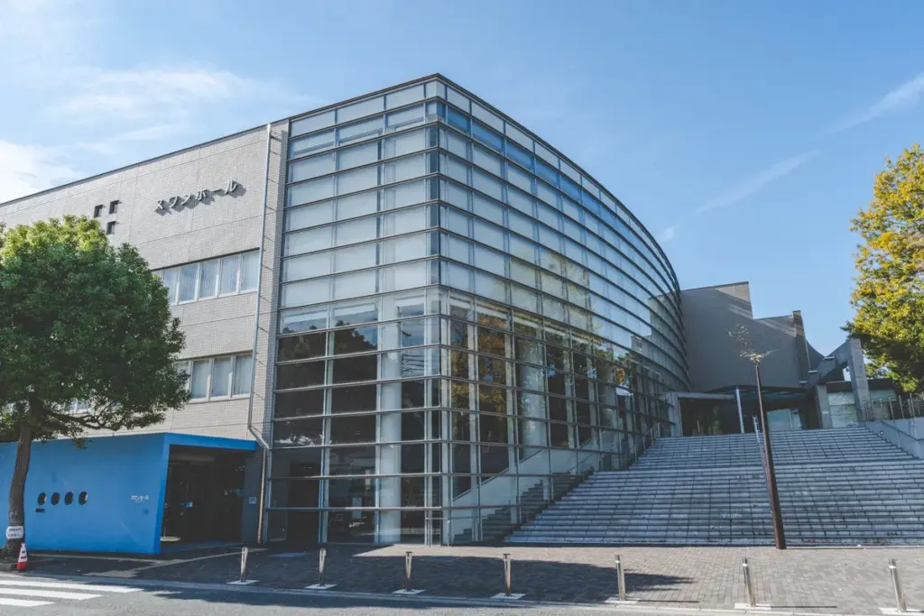 スワンホール外観