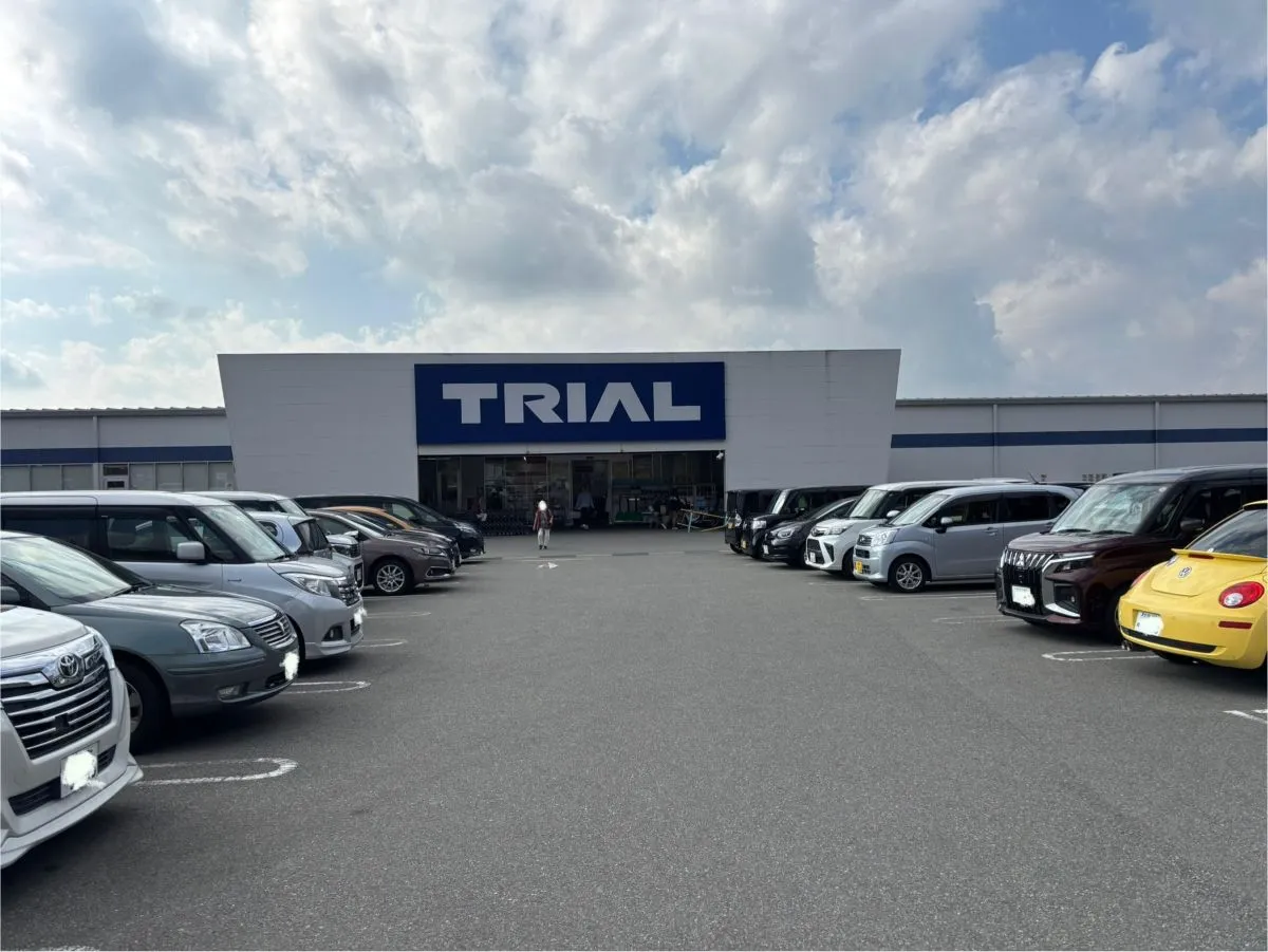 箕面森町｜TRIALではすでに雪対策グッズの販売スタート！｜PB商品も充実の24時間営業の大型スーパー