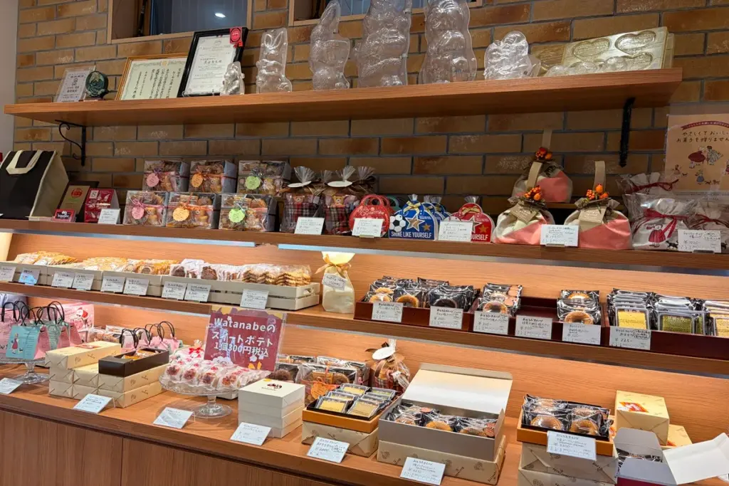 ケーキ工房ワタナベの焼菓子など